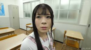 秋元真夏似のAV 学園内で潮吹き乱交 夏川りっか